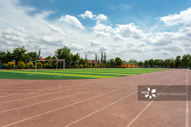 宁夏吴忠同心县王团中学体育场运动场图片素材
