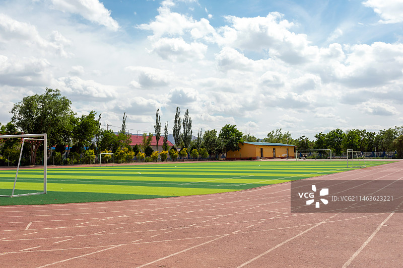 宁夏吴忠同心县王团中学体育场运动场图片素材