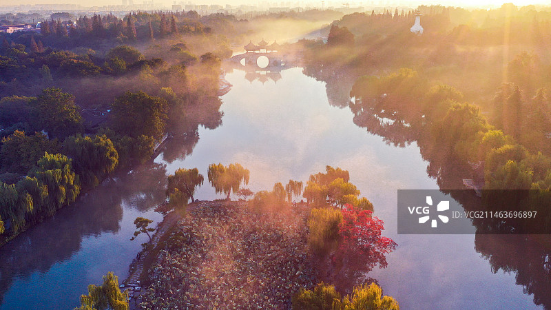 烟岚云岫，航拍初冬的扬州瘦西湖图片素材