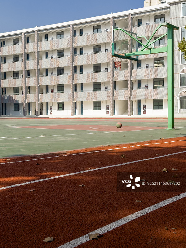 学校操场和教学楼图片素材