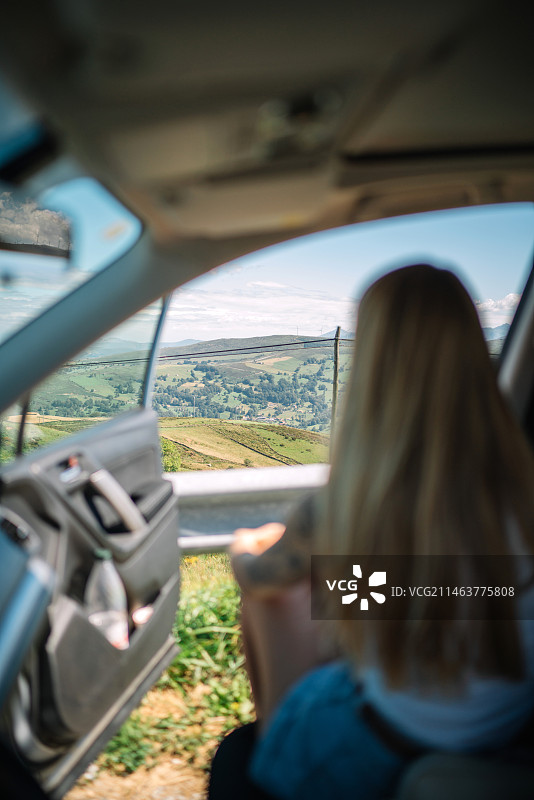 开车的女人图片素材