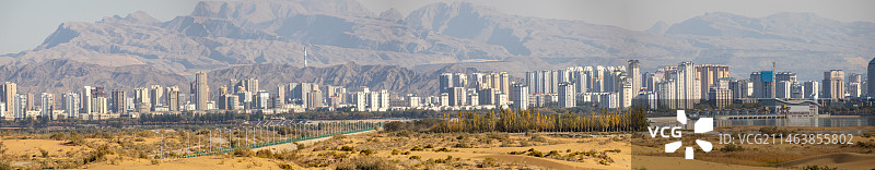 乌兰布和沙漠远眺乌海城市群全景图图片素材