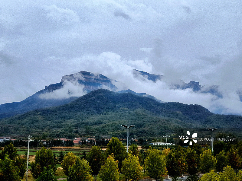 轿顶山云雾图片素材