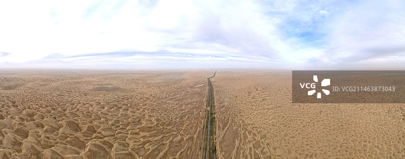 塔克拉玛干沙漠公路图片素材