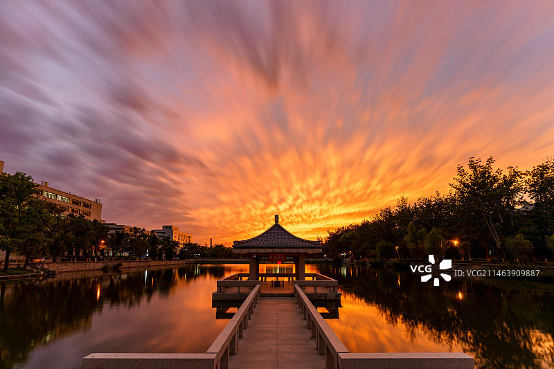 天津大学 求是亭 晚霞图片素材