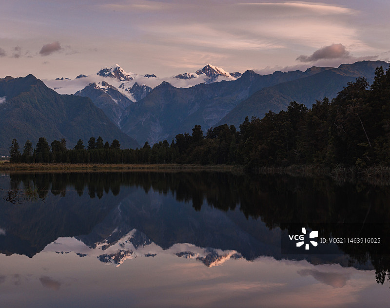Lake Matheson and Aoraki Mountain马瑟森湖和奥拉基山图片素材