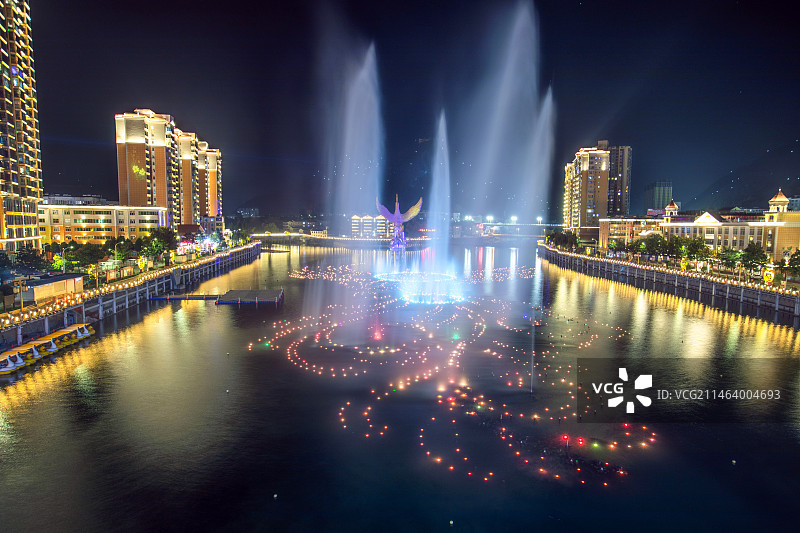 陕西凤县凤凰湖音乐喷泉图片素材