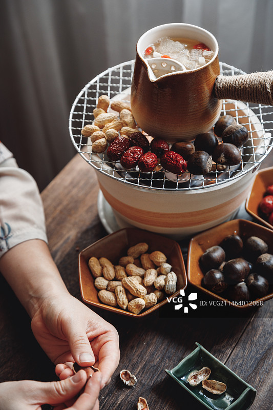 围炉煮茶老北京小吊梨汤图片素材