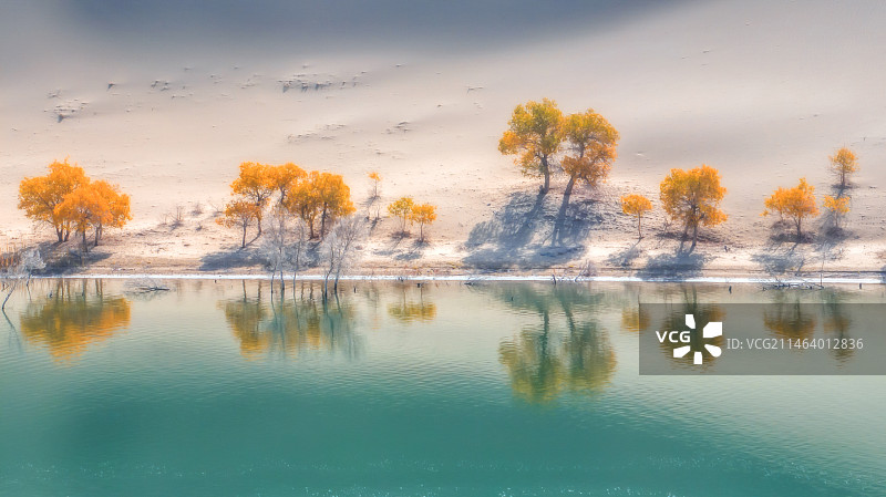 2023.10.24航拍新疆维吾尔自治区巴音郭楞蒙古自治州尉犁县塔塔秘境罗布湖图片素材