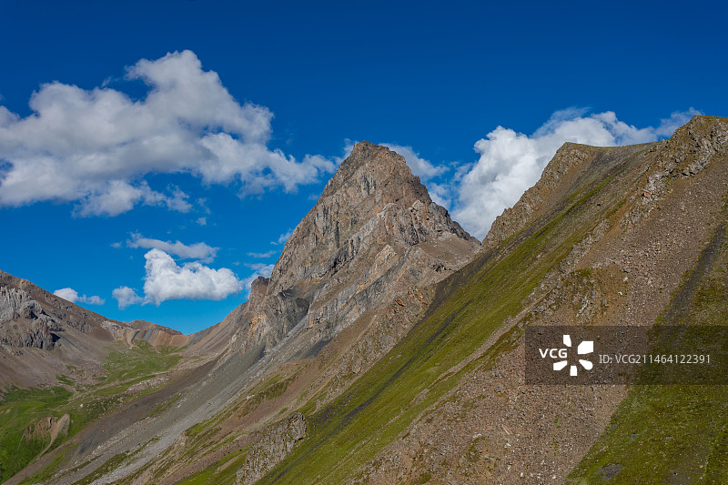 四川阿坝小金县大哇梁子垭口高山草原风光图片素材