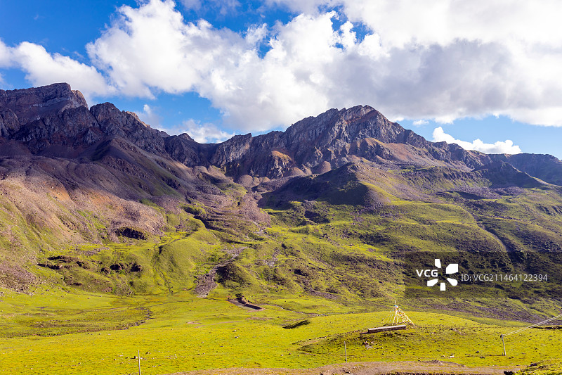 四川阿坝小金县大哇梁子垭口高山草原风光图片素材