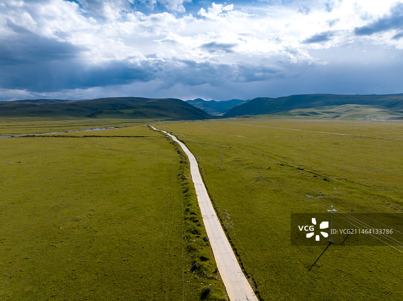 航拍四川甘孜白玉县纳塔乡七彩草原风光图片素材