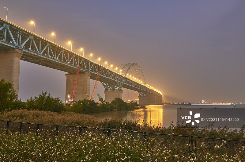 跨海大桥日落夜景图片素材
