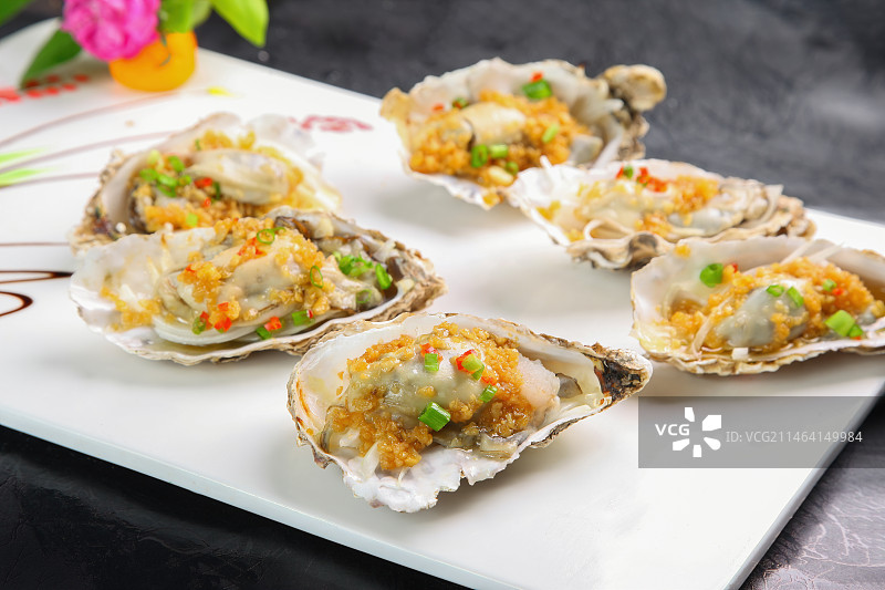 中餐美食-蒜茸烤生蚝图片素材