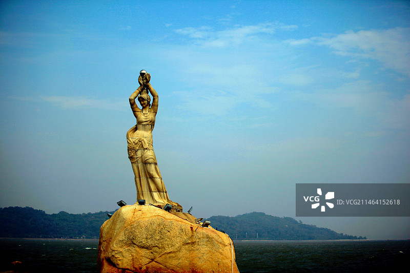 广东珠海情侣路的渔女雕像图片素材