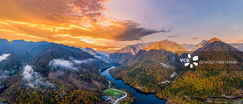 深秋季节，陕西太白县秦岭黄柏塬秋色图片素材
