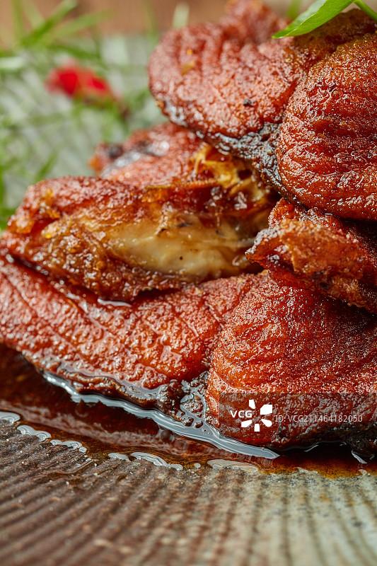 本帮熏鱼块图片素材