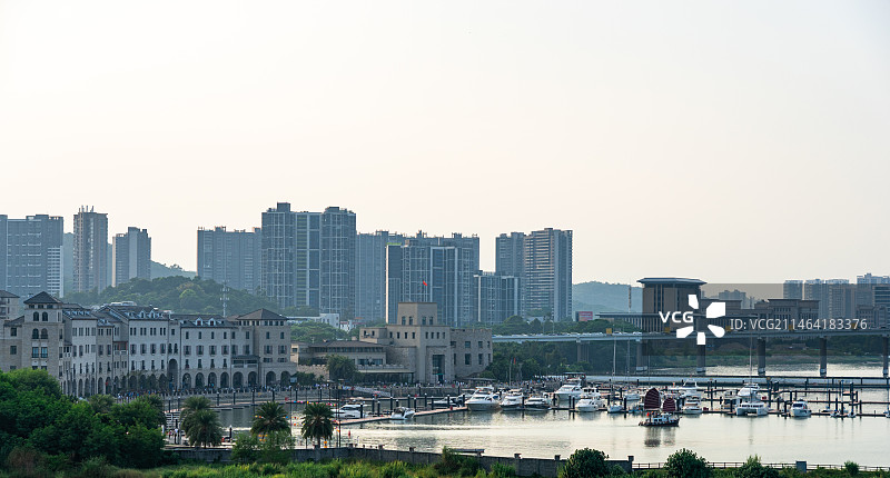 中国广州南沙游艇会游艇码头风光图片素材