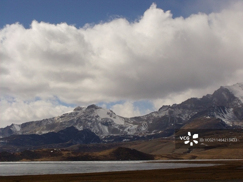 西藏山南市错那县拿日雍错冬季风光图片素材