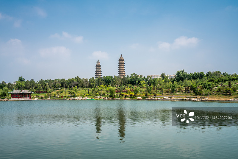 山西太原双塔公园 山西太原永祚寺双塔图片素材