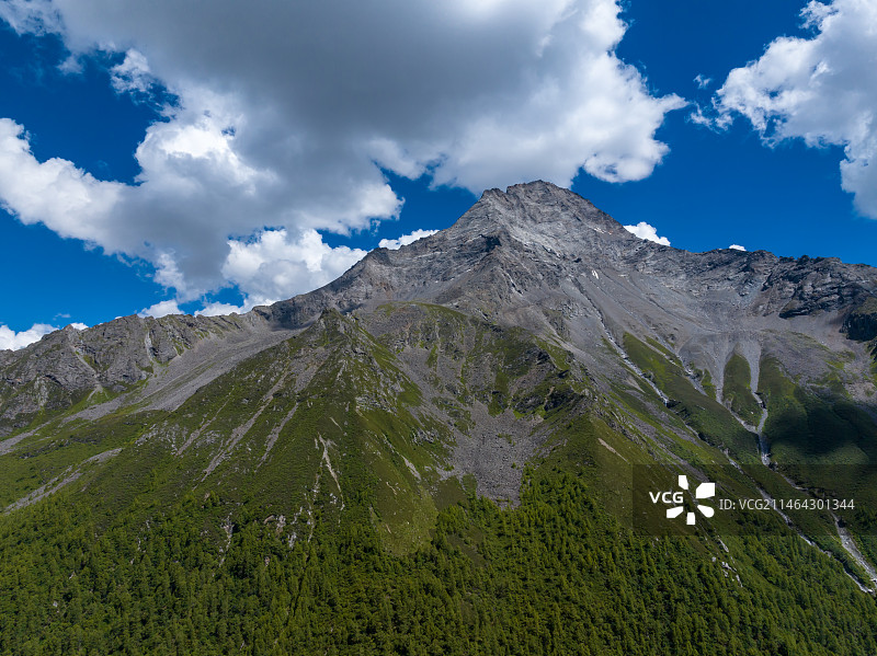 航拍四川阿坝小金县结斯沟高山森林风光图片素材