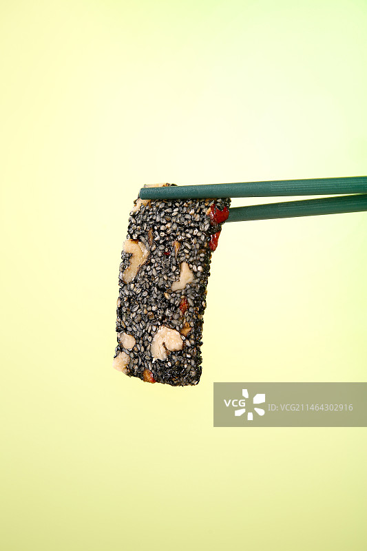 浅底上的芝麻糖图片素材