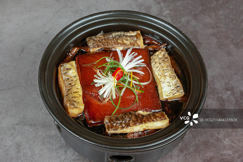 中餐美食-鱼干老坛肉图片素材