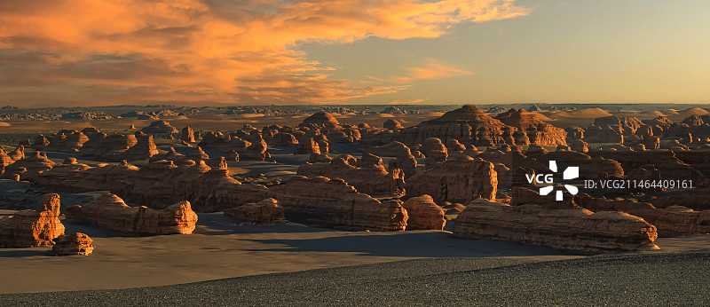 敦煌魔鬼城的“舰队”图片素材