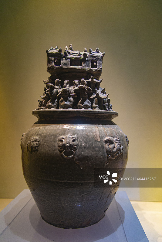 南京博物院馆藏文物精品，六朝时期西晋文物，青瓷堆塑罐图片素材