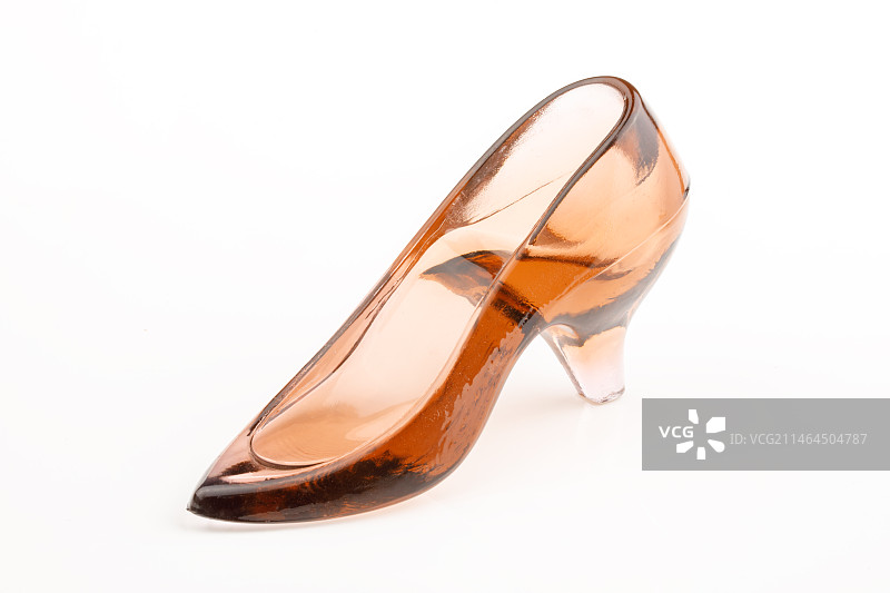 白色背景上的水晶鞋图片素材