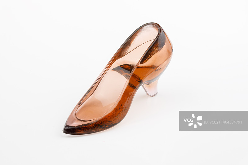 白色背景上的水晶鞋图片素材