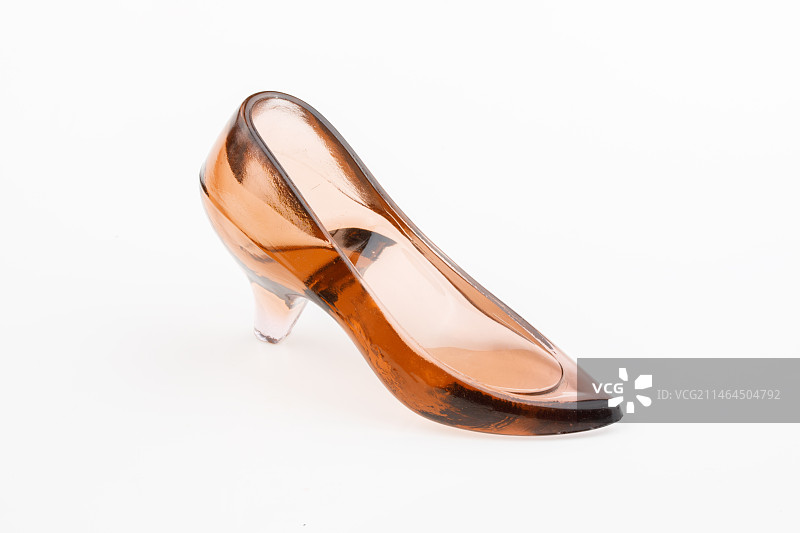 白色背景上的水晶鞋图片素材