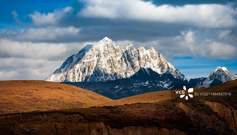 雅拉雪山图片素材