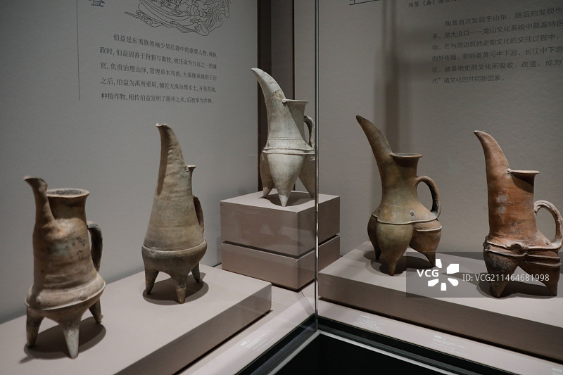 龙山文化（黑陶文化）器物：陶鬶   山东博物馆馆藏图片素材