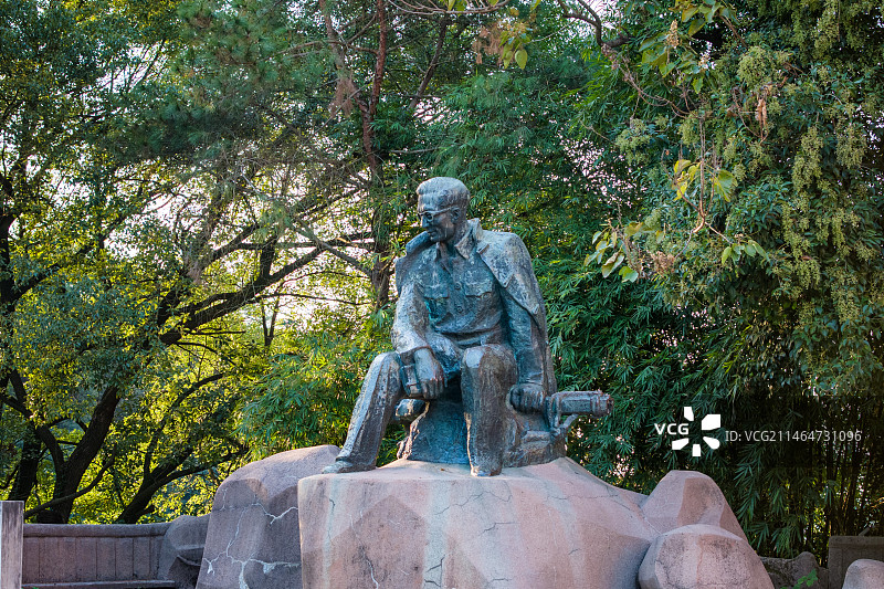 益阳会龙山周立波雕像图片素材