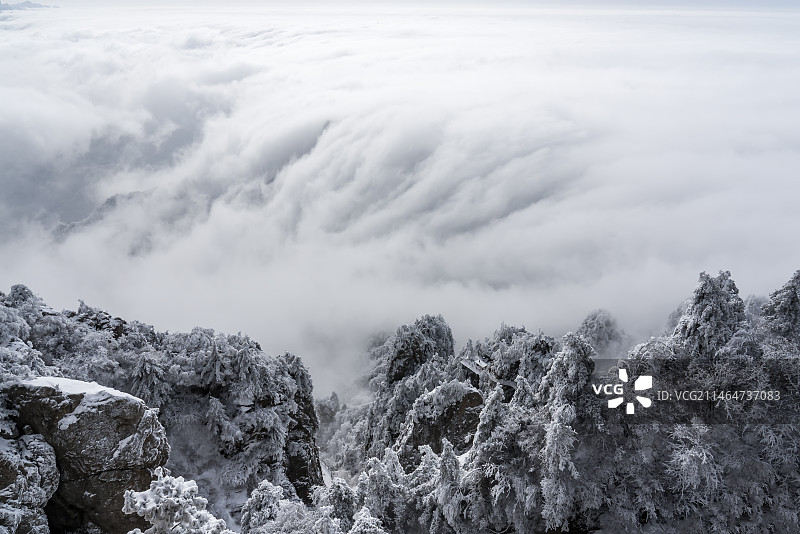 自然风景背景，洛阳老君山旅游，山雪云海冬天寒冷降温寒潮，大气震撼全景图千里江山图片素材
