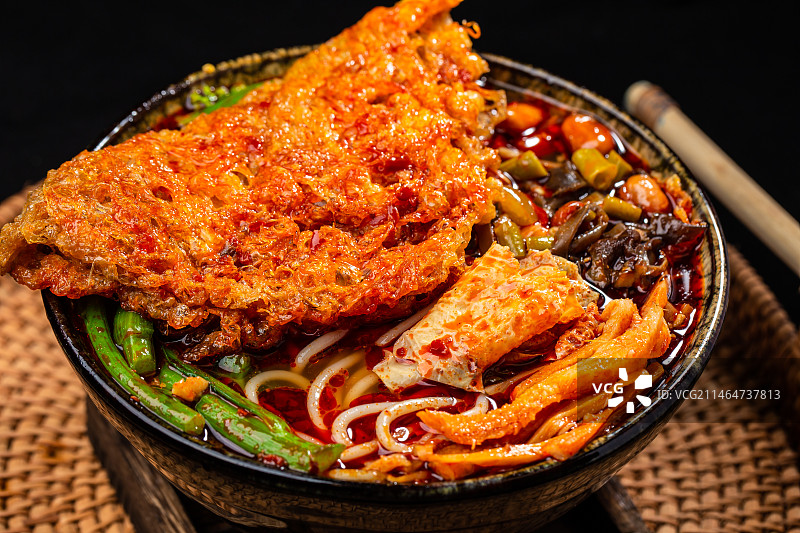 炸蛋螺蛳粉美食图片素材