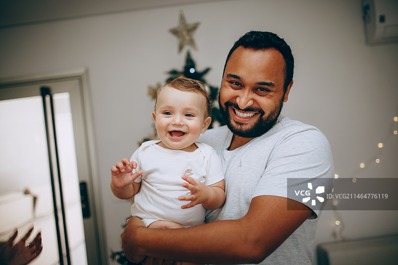 快乐的父女，贝洛奥里藏特，米纳斯吉拉斯州，巴西图片素材