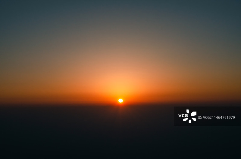 中国自然风光拍摄主题，山东泰安市泰山区国家5A级著名风景区，日观峰看泰山日出，户外白昼无人图像摄影图片素材