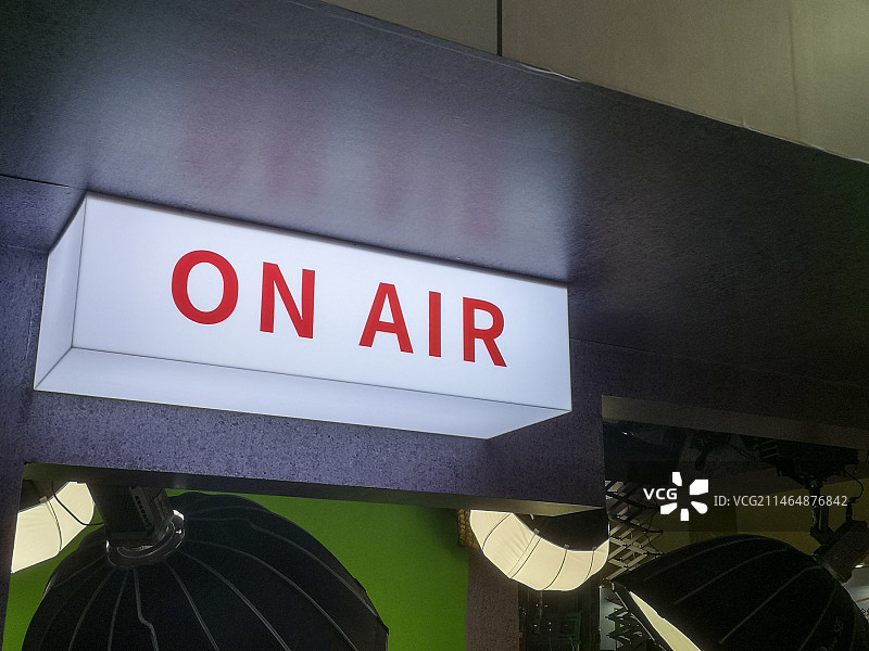 电商直播主播工作中指示灯图片素材