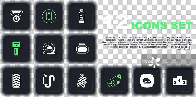 赛车头盔在运动获胜者领奖台上图片素材