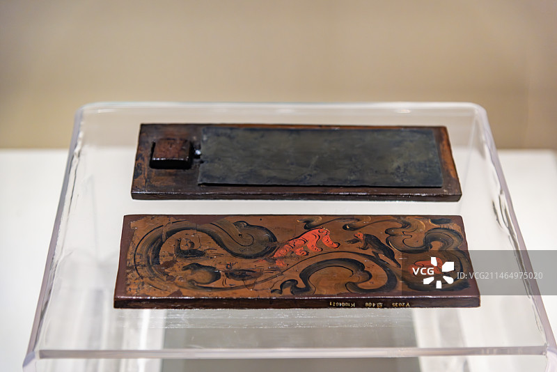 中国国家博物馆的西汉漆盒石砚图片素材