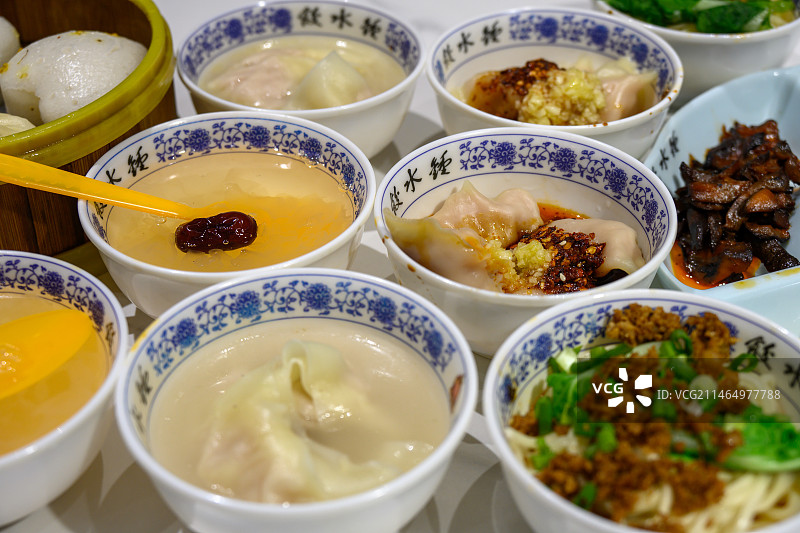 成都特色名小吃钟水饺龙抄手担担面银耳汤图片素材