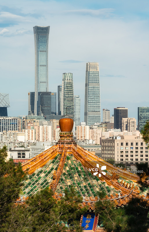 北京景山公园观妙亭于国贸CBD同框图图片素材