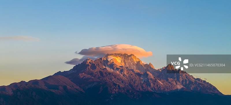 航拍云南丽江玉龙雪山图片素材