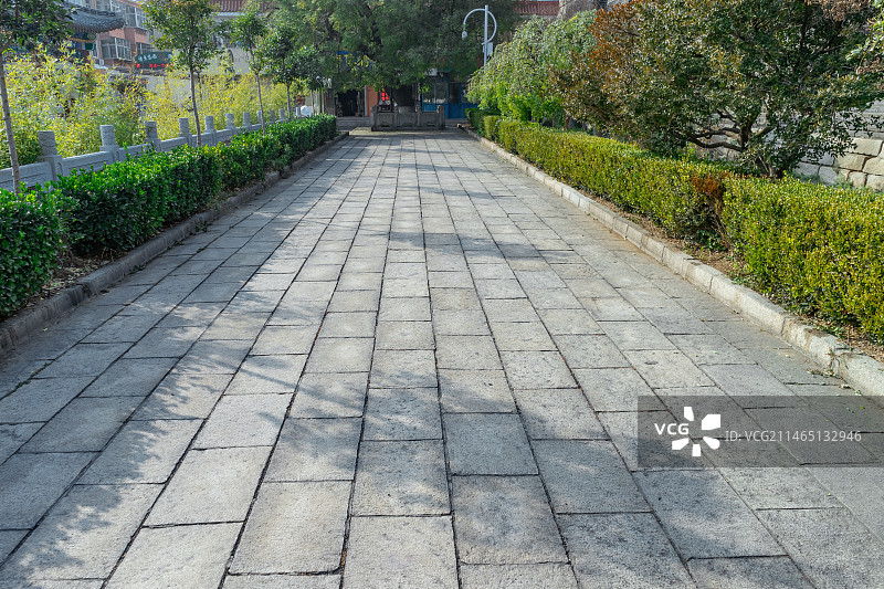 中国露台花园私家花园景观设计拍摄主题，公园里的瓷砖砖地步行道路，户外白昼无人图像摄影图片素材