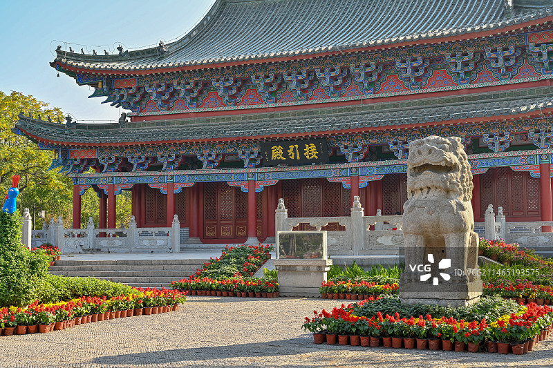 中国开封菊花节铁塔公园接引殿佛教古建筑图片素材