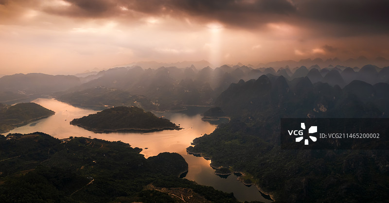 傍晚的万峰湖图片素材