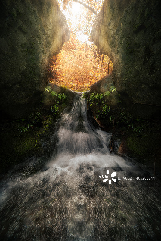 林涧潺潺图片素材