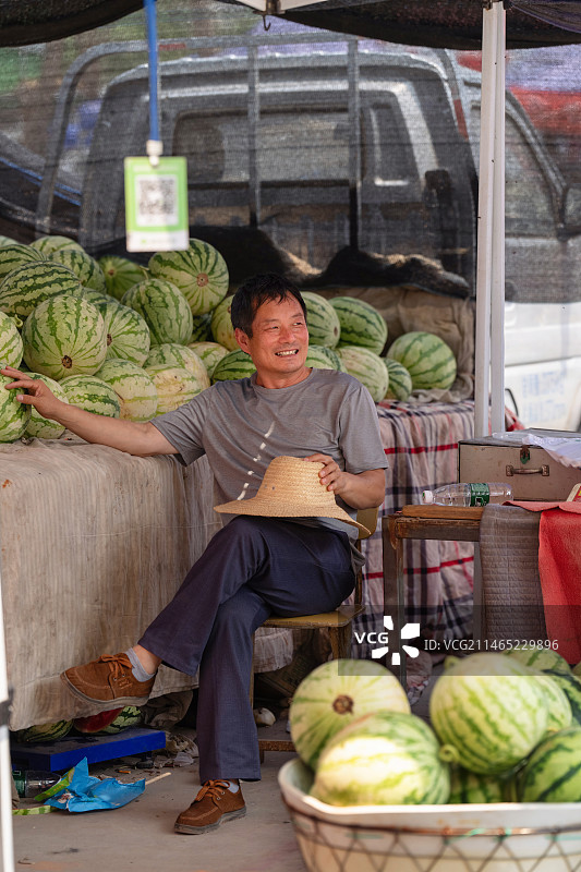 卖西瓜的商贩图片素材